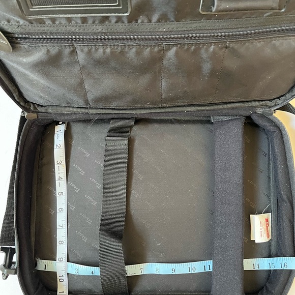 Targus Black Laptop Bag & Briefcase with Red Trim - Picture 5 of 5